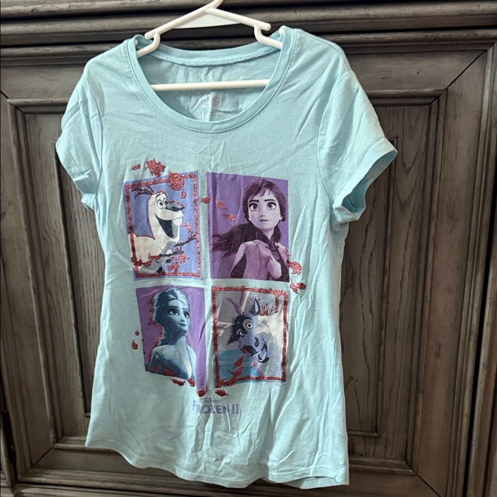 Pre-Owned Frozen Graphic Light Blue T-Shirt Size 10! In Great Condition.